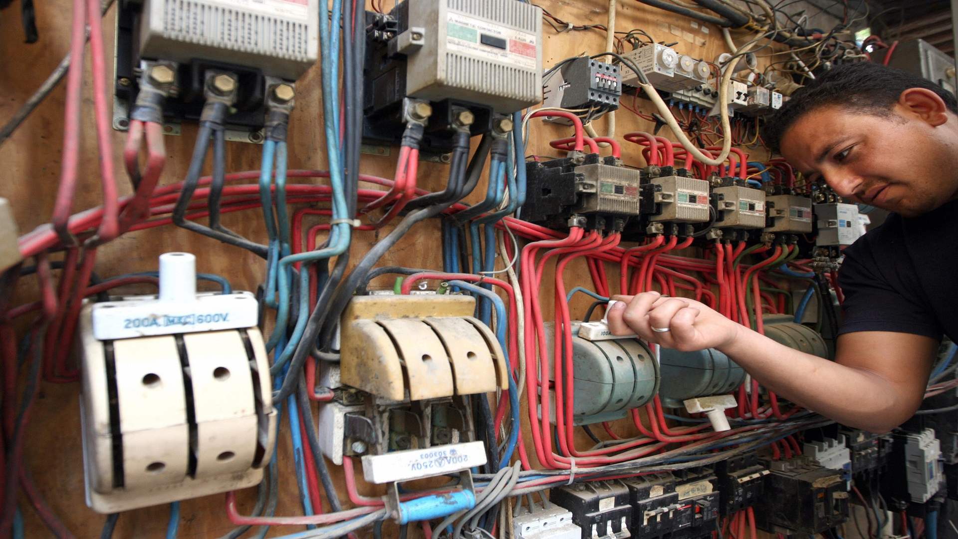 محاضر ضبط بحق اصحاب مولدات مخالفين في الجنوب