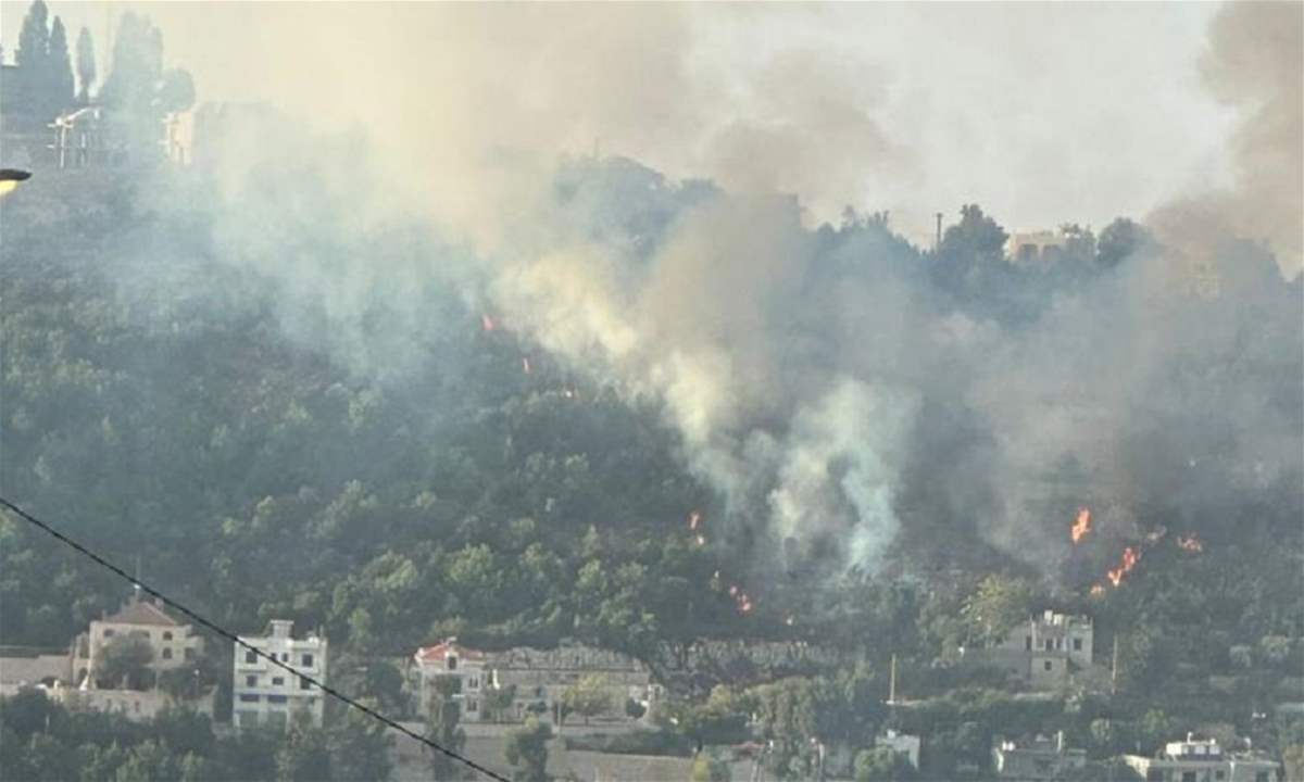 حريق ضخم في بلدة مغمورة والأهالي يناشدون الجيش التدخل 