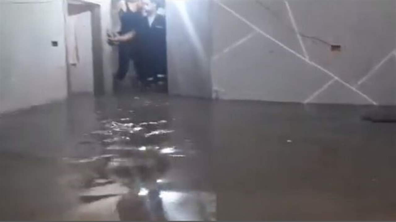 بالفيديو - العاصفة "دانيال" تصل الى فلسطين وغرق منازل في قطاع غزة 