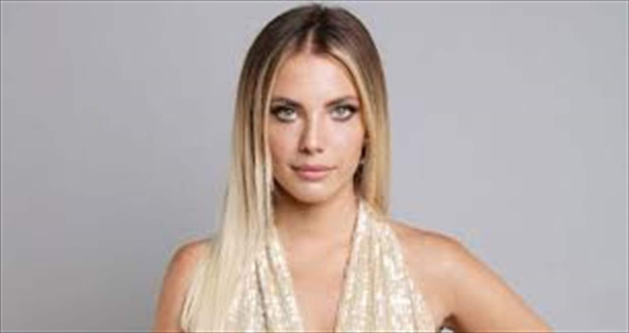 بعد انتشار خبر حملها .. ايدا ايجيه في متجر العاب الاطفال