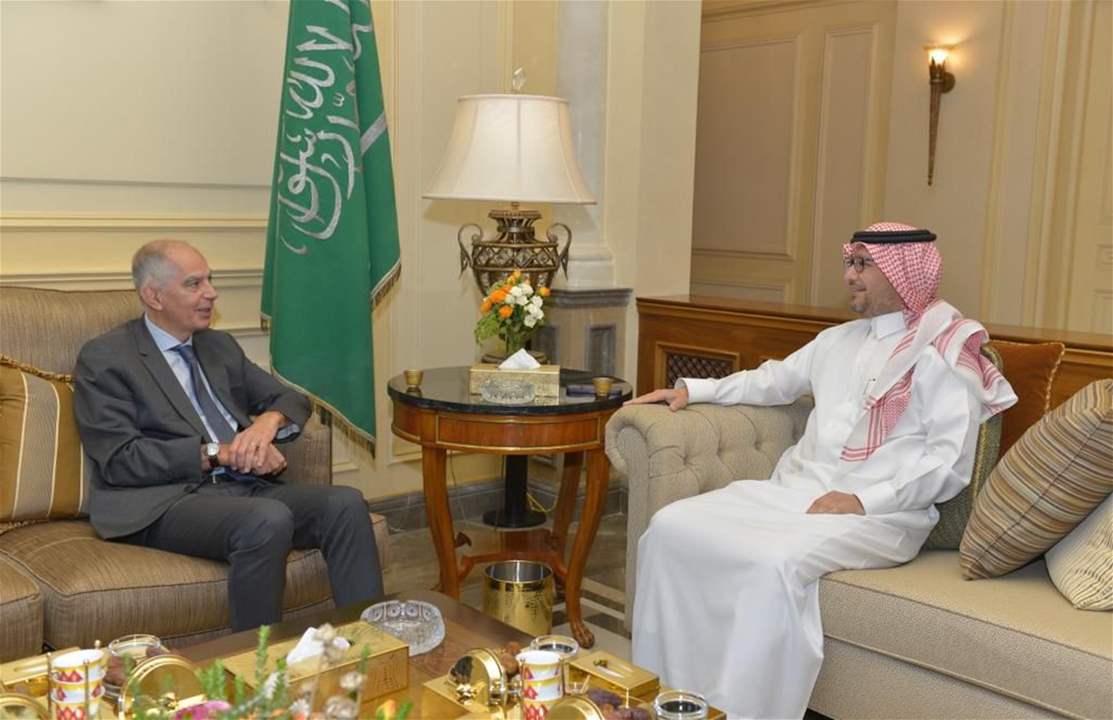 السفير السعودي وليد البخاري يستقبل نظيره الفرنسي هيرفيه ماغرو 