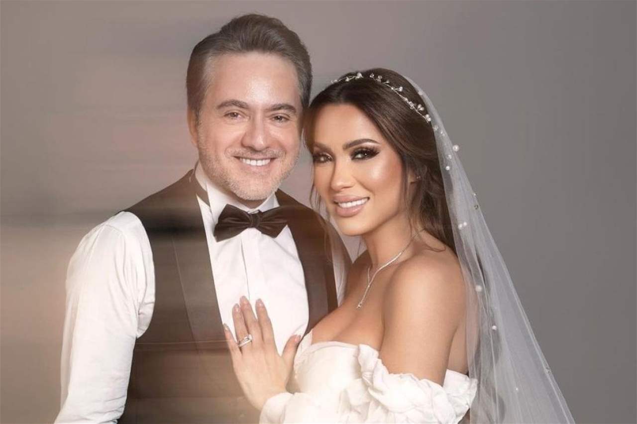 زوجة مروان خوري تلفت الانظار بظهورها وحيدة على شاطئ البحر