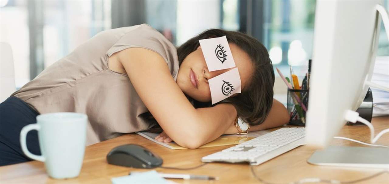 مقهى ياباني يقدم لزبائنه خدمة القيلولة واقفاً ويثير جدلاً.. 