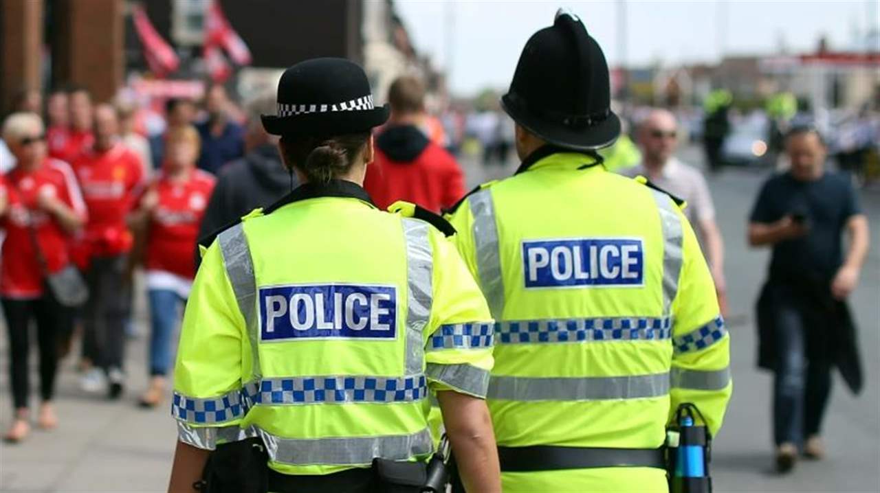في خطوة غير مسبوقة .. عناصر من شرطة لندن يتخلون عن السلاح ... والسبب؟