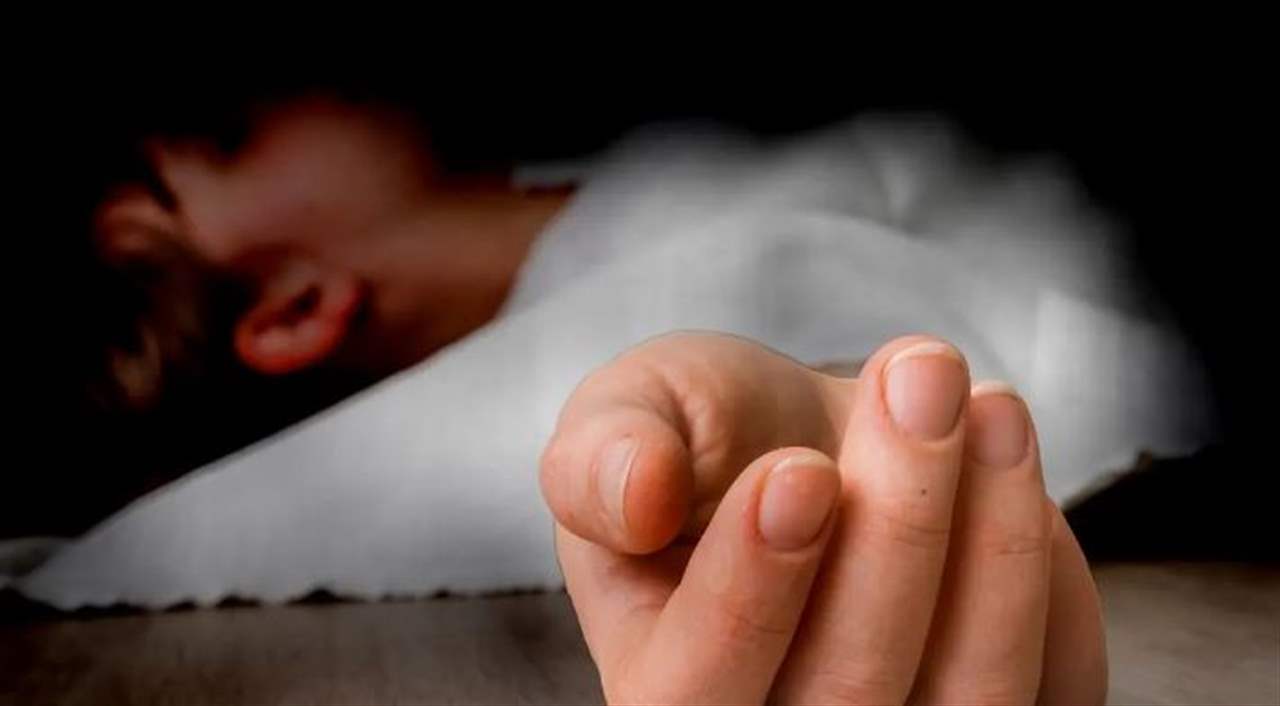 انهى حياة زوجة ابنه وحرقها بالبنزين .. والسبب غريب