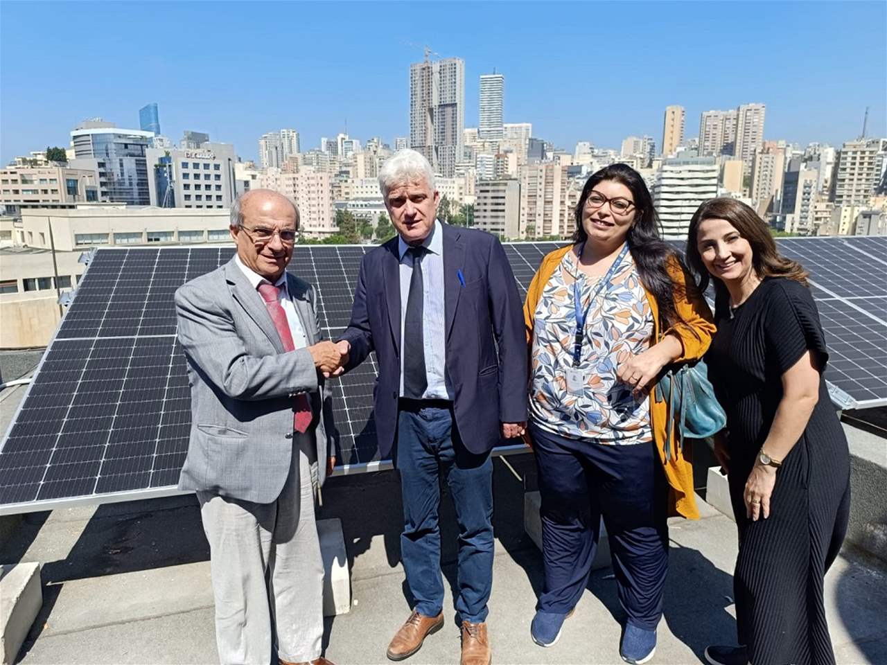 كلاّس شكر اليونيسيف على انارة الوزارة بالطاقة الشمسية