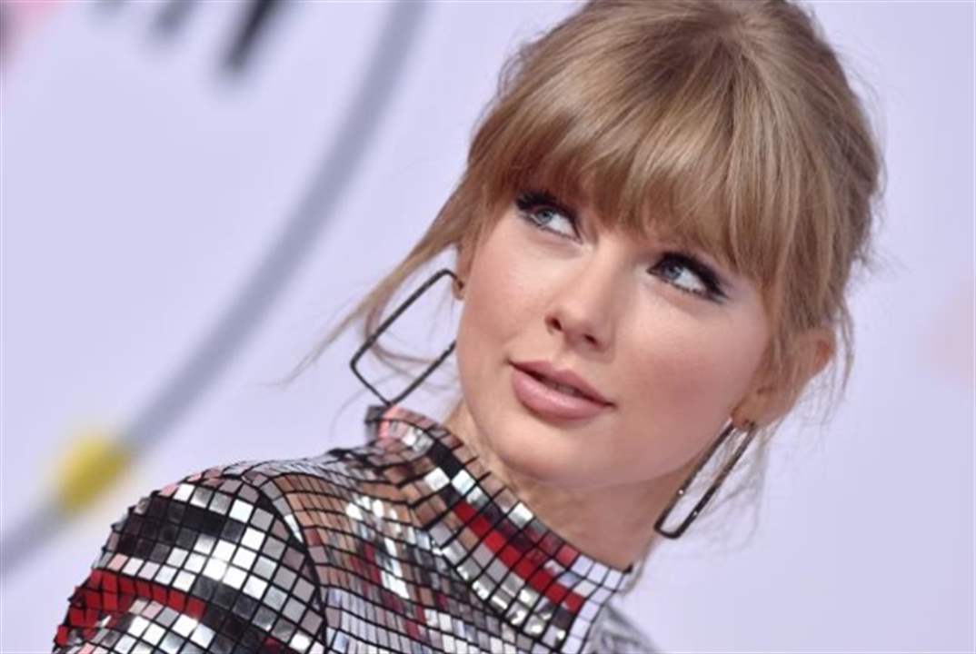 تايلور سويفت تدعم صوفي تيرنر وسط معركة حضانة ابنتيها