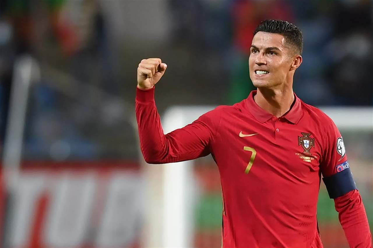 فنان عربي شهير بلعب كرة القدم مع كريستيانو رونالدو في اعلان موسم الرياض 2024