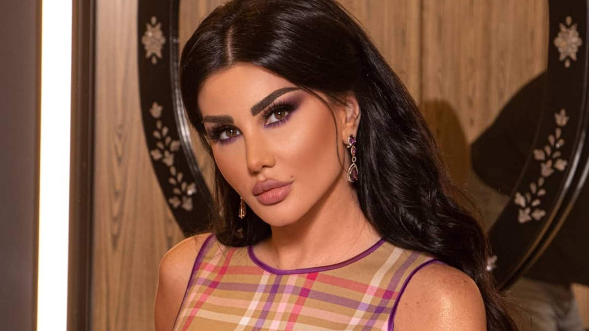 جيني اسبر عضور لجنة تحكيم في مسابقة ملكة جمال الكون