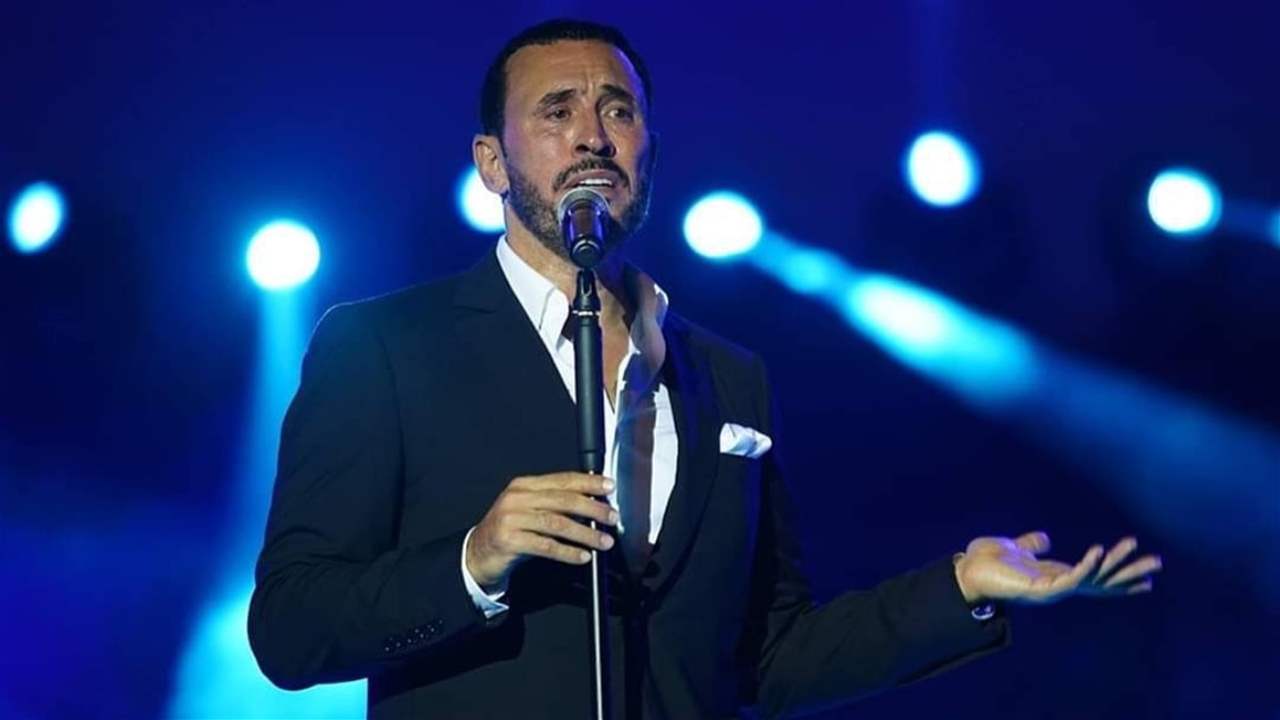 شاب يعرض الزواج على حبيبته في حفل كاظم الساهر.. اضاع خاتم الخطوبة وهذا ما حصل