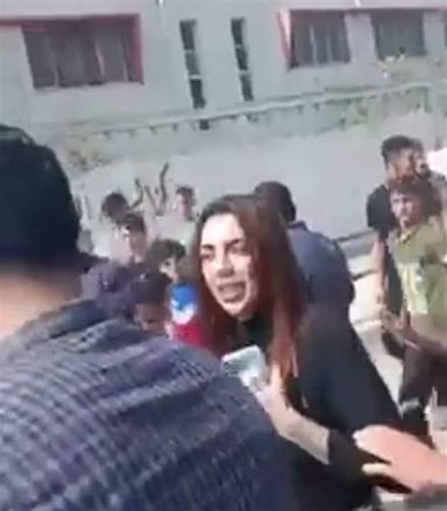 بالفيديو أسيرة إسرائيلية تلتقط صورة سيلفي مع فلسطينيين - Lebanon News