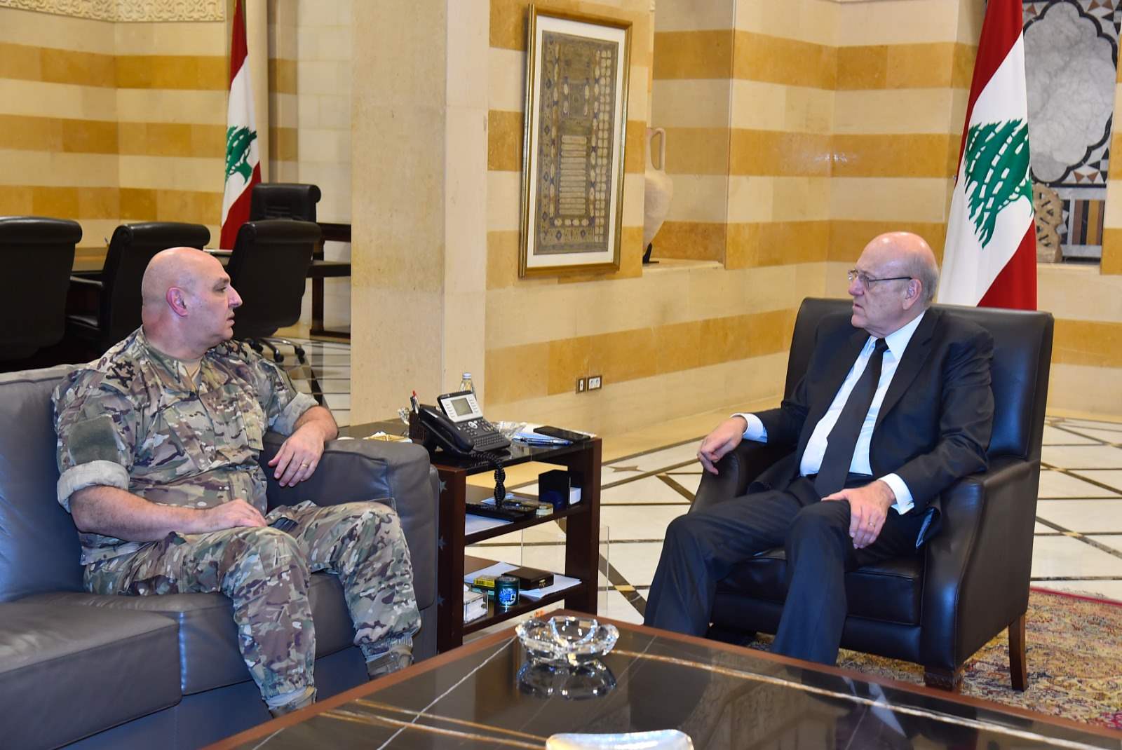 ميقاتي التقى قائد الجيش و عرض معه الاوضاع الامنية الراهنة في جنوب لبنان 