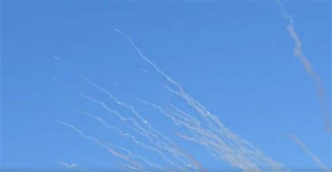بالفيديو- مع انتهاء مهلة &quot;القسام&quot;.. رشقات صاروخية على عسقلان