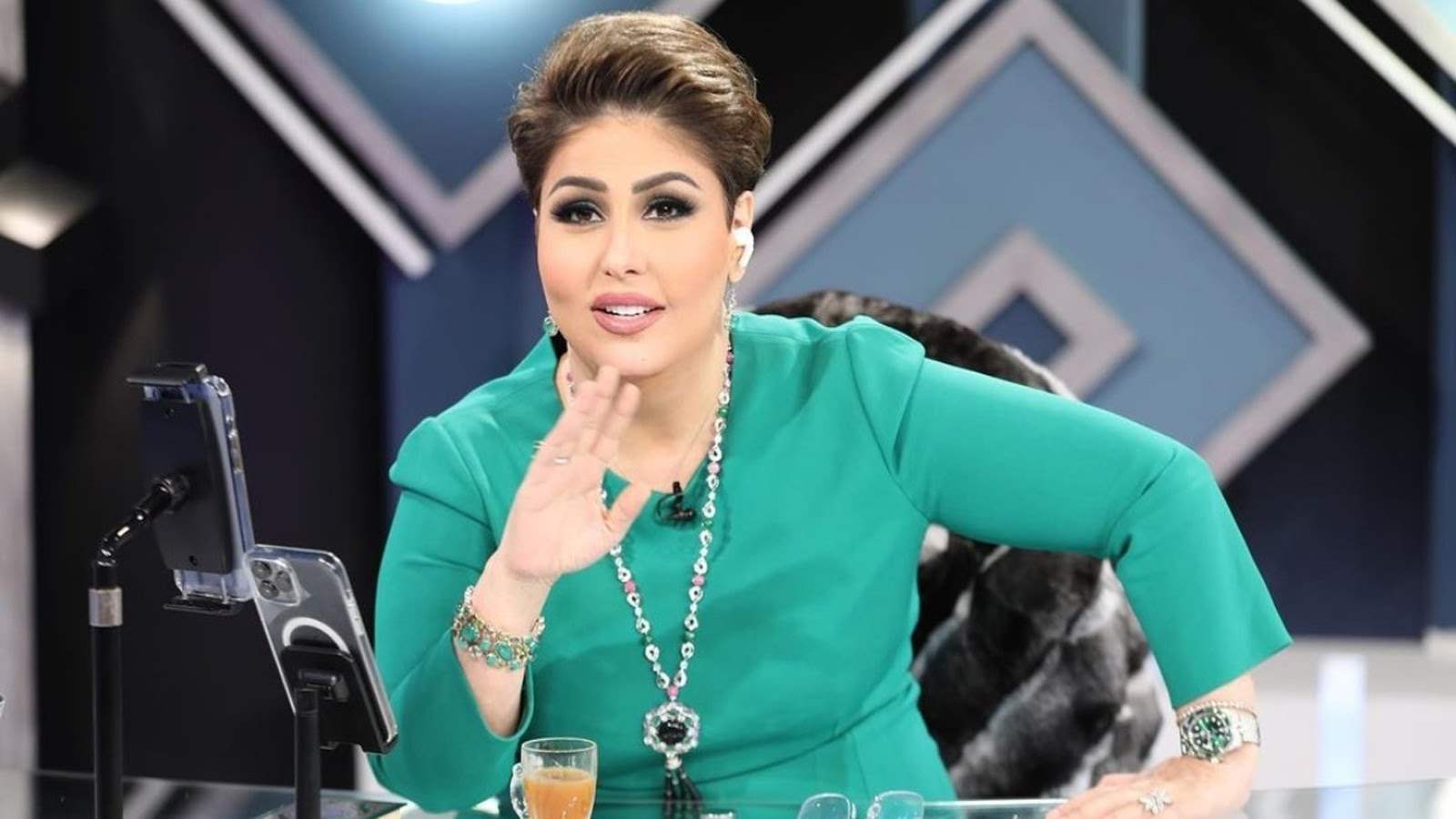 فجر السعيد تهاجم محمد منير بسبب شعبيته الكبيرة