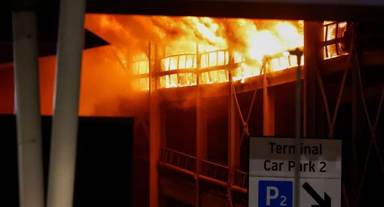 بالفيديو - تعليق جميع الرحلات الجوية في لندن..والسبب؟