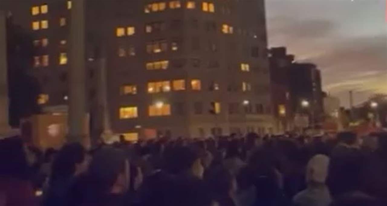 بالفيديو - الجالية اليهودية في نيويورك تتظاهر  تنديداً بالعدوان الاسرائيلي على غزة  : لا تقتلوا باسمنا