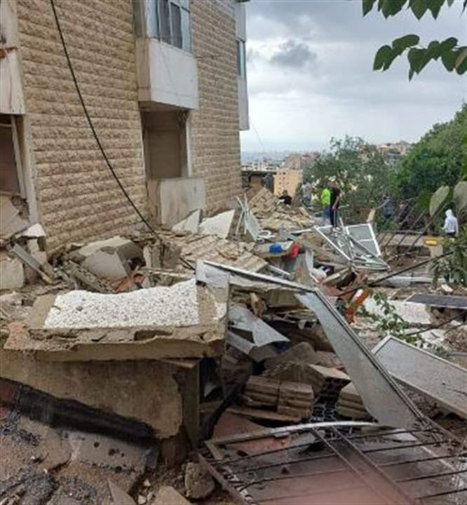 بالفيديو - انهيار  مبنى في منطقة المنصورية 