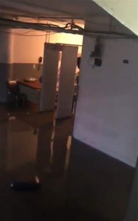 بالفيديو - قصر العدل في بيروت يغرق بالمياه 