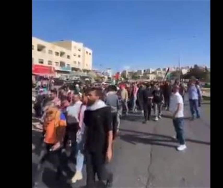 بالفيديو-  أردنيون ينطلقون في مسيرة ضخمة نحو الحدود الفلسطينية الأردنية