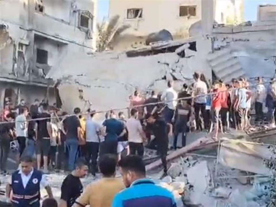 بالفيديو - 7 شهداء وعشرات الإصابات والمفقودين في عدوان اسرائيلي استهدف منزلاً بجوار مستشفى شهداء الأقصى وسط قطاع غزة