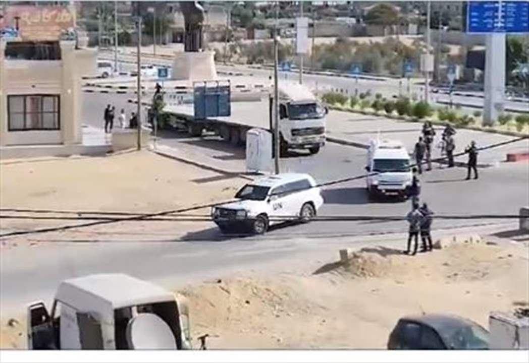 بالفيديو - بدء دخول عدد من شاحنات المساعدات الانسانية من الجانب المصري لمعبر رفح باتجاه قطاع غزة