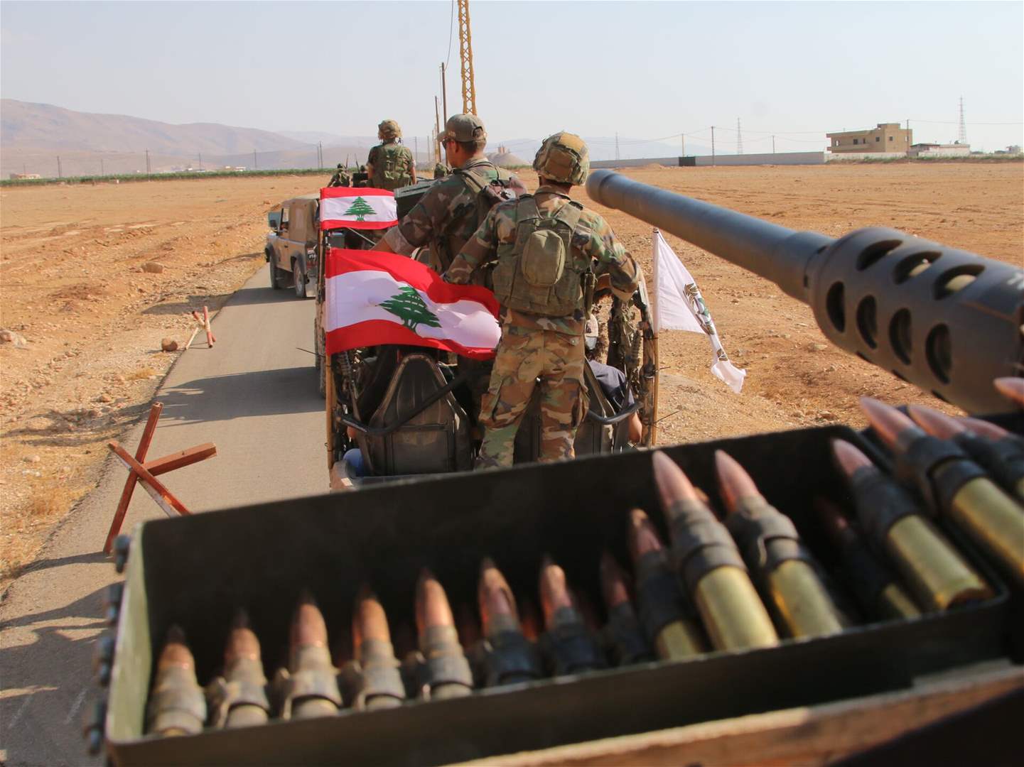 "إحباط محاولات تسلل نحو 800 سوري خلال الأسبوع الماضي".. الجيش: نتابع حركة النازحين وتنقلاتهم داخل لبنان