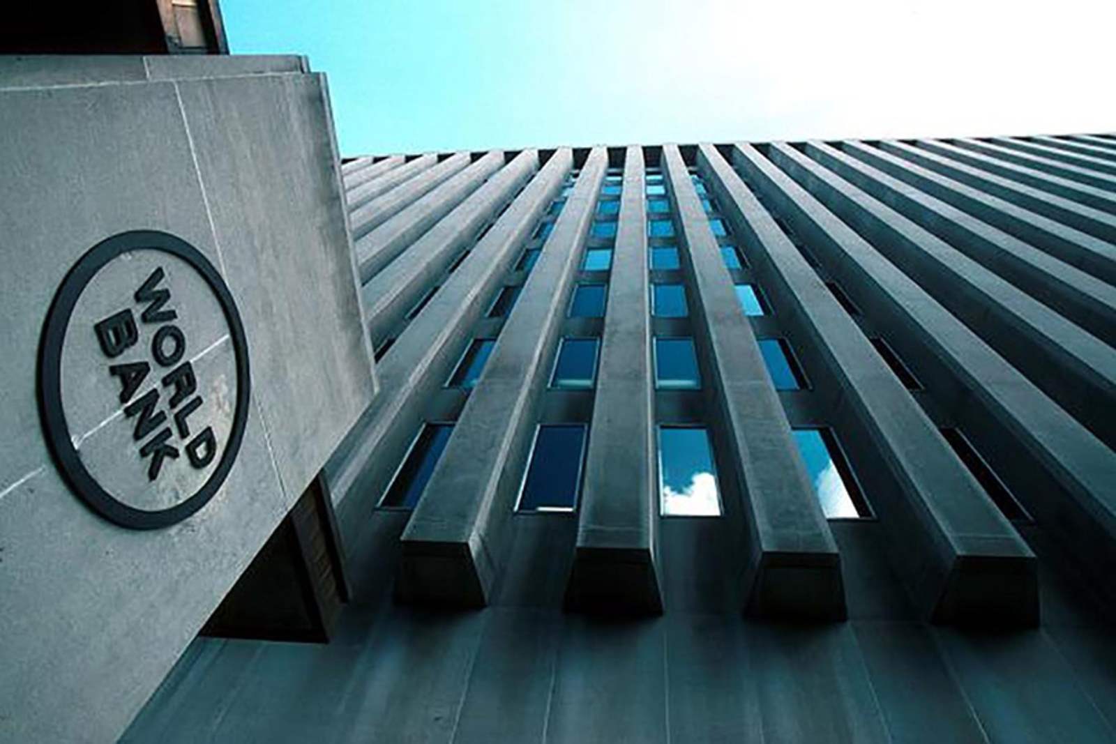 البنك الدولي: الحرب بين إسرائيل وحماس تهدد بأضرار اقتصادية خطيرة