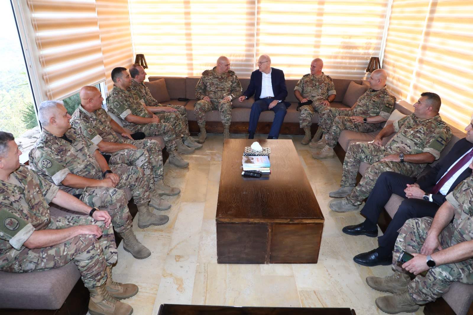  ميقاتي عن زيارته للجنوب: أتينا لنُعبّر للجيش عن تقديرنا لجهوده وتضحياته دفاعاً عن الوطن والارض والشعب