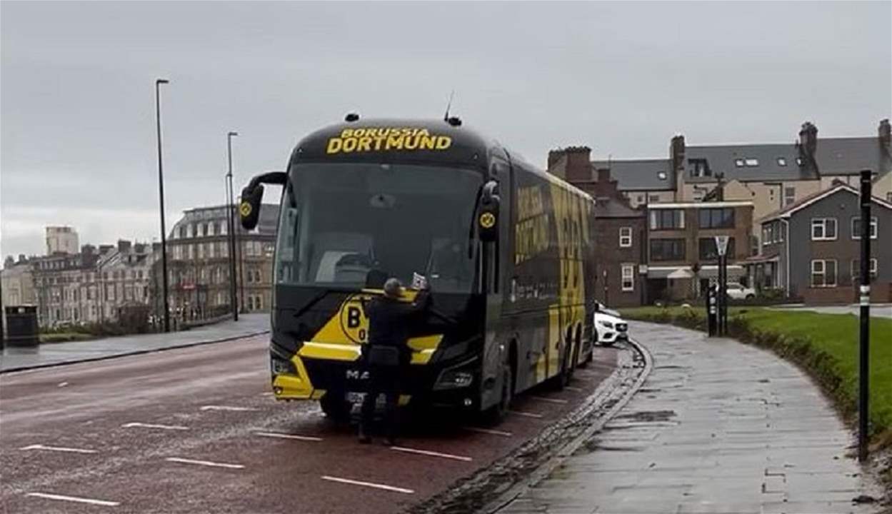 فيديو - تم تغريم حافلة دورتموند أثناء مواجهة نيوكاسل