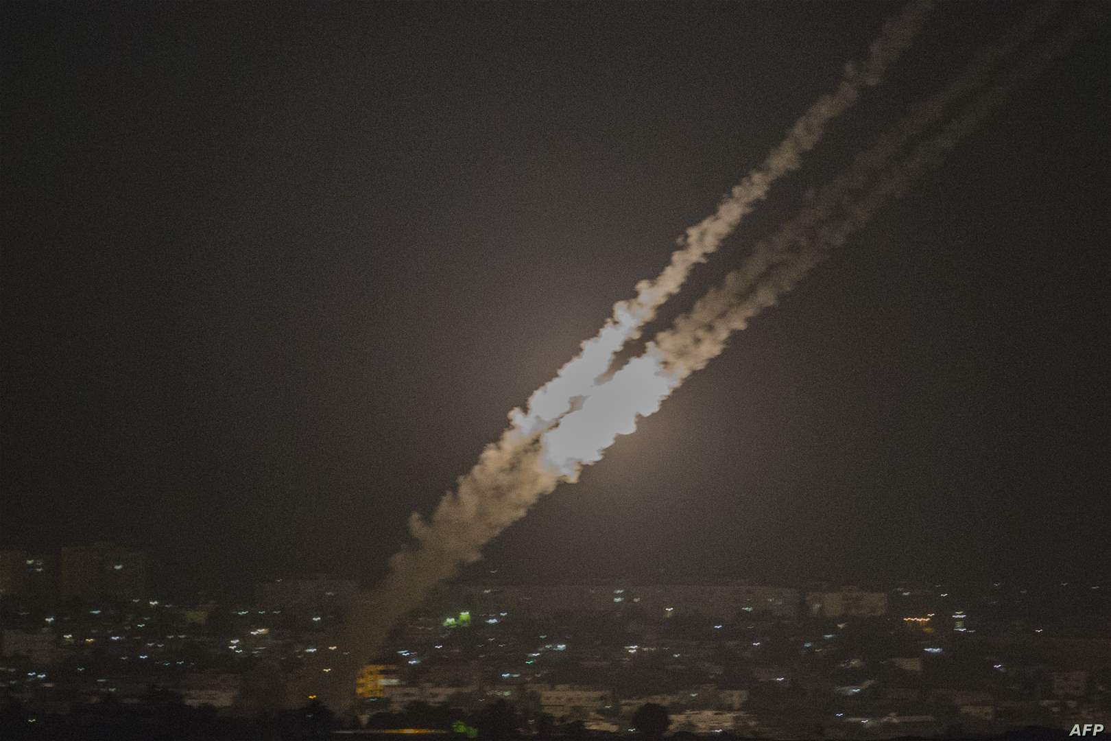 دفعة صواريخ جديدة من غزة وصفارات الإنذار تدوي بتل أبيب ومطار بن غوريون