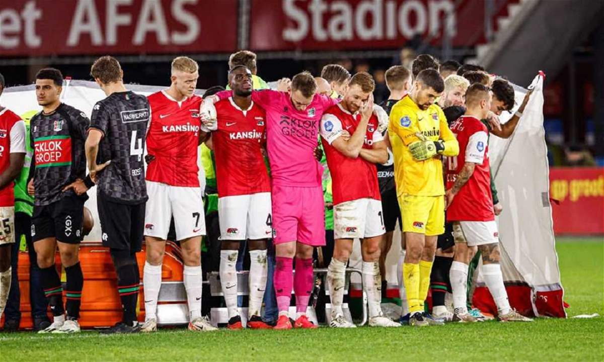 فيديو - رعب في هولندا .. سقط في الملعب مُذكّراً بحادثة إريكسن