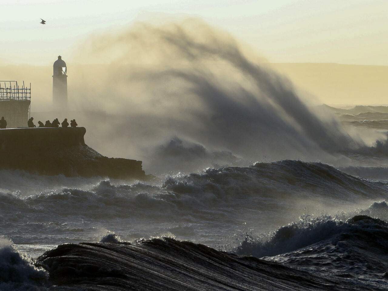  العاصفة "سيارا" تضرب غرب أوروبا وتقطع الكهرباء عن الملايين