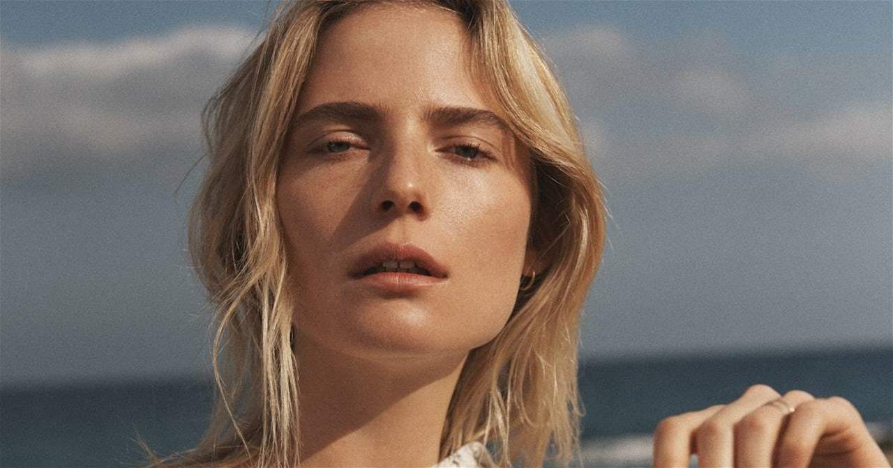 وكالة ازياء عالمية شهيرة تطرد عارضة ازياء بسبب دعمها لـ فلسطين