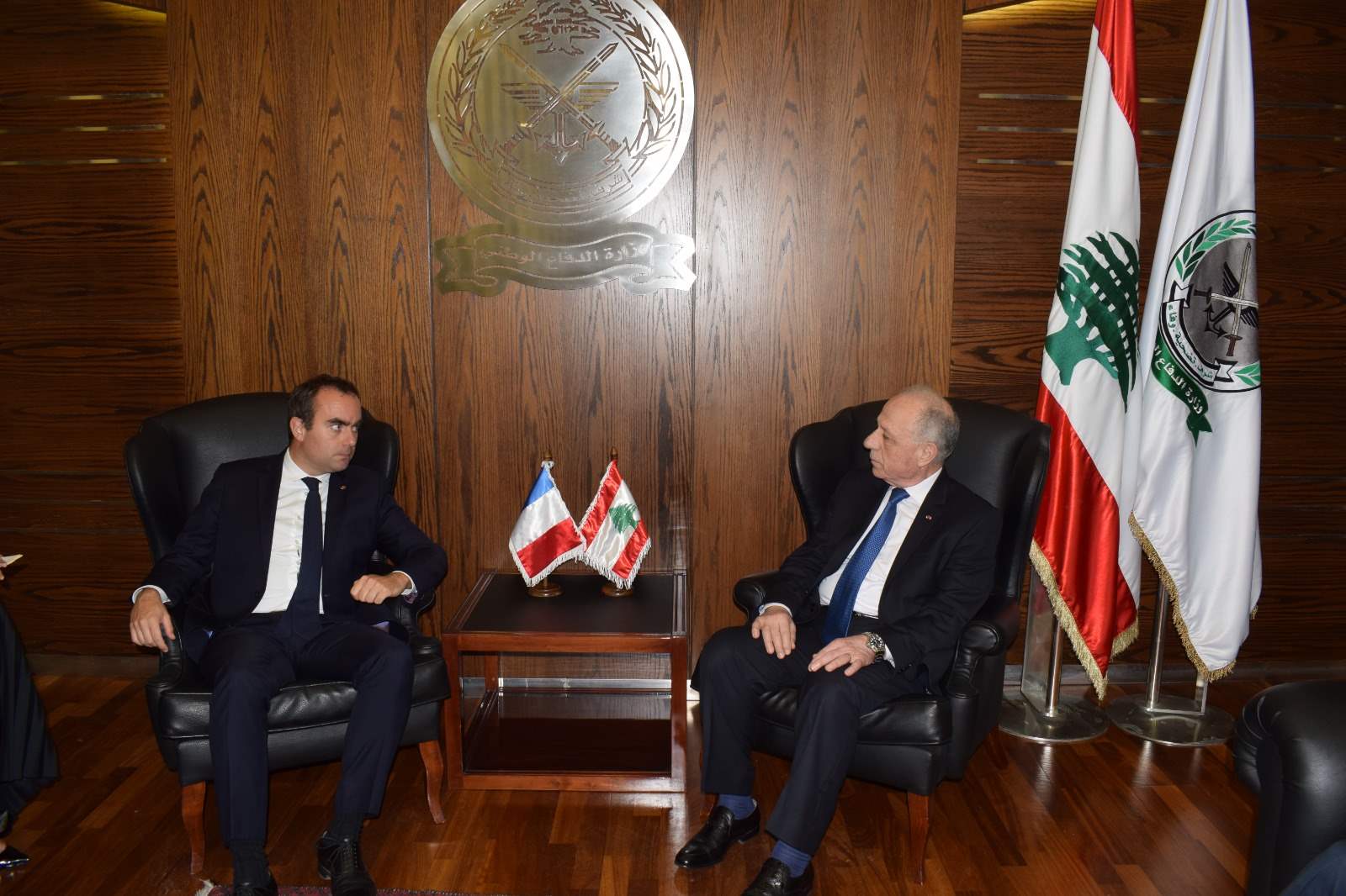 وزير الدفاع التقى نظيره الفرنسي: لإيجاد حل سياسي للنزاع ووقف الإنتهاكات الإسرائيلية الصارخة للقوانين الدولية