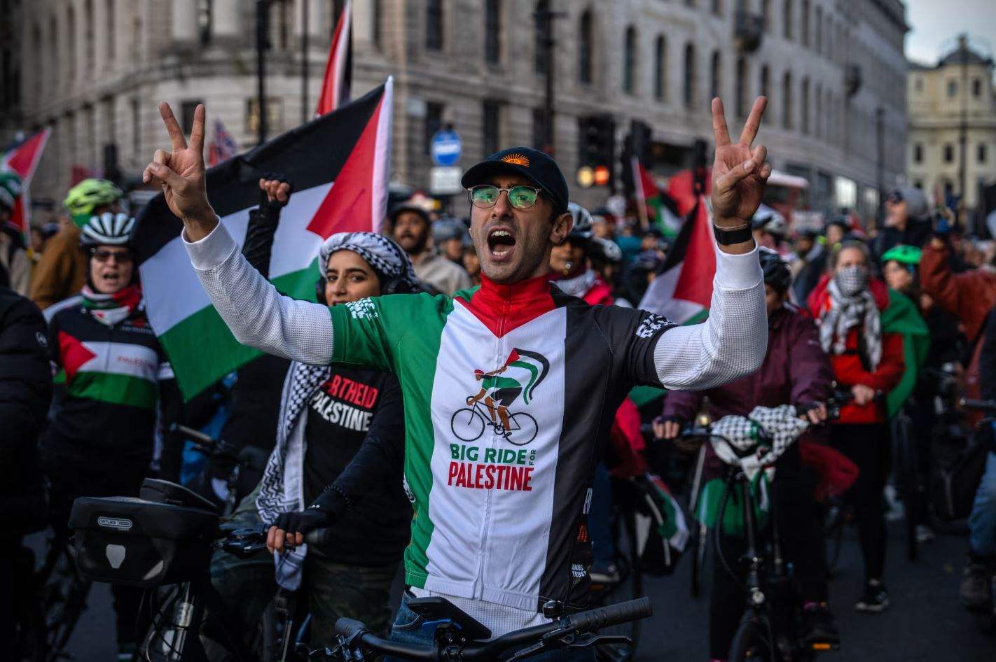 مظاهرات ضخمة مؤيدة لفلسطين في لندن.. والشرطة تعتقل 29 شخصاً