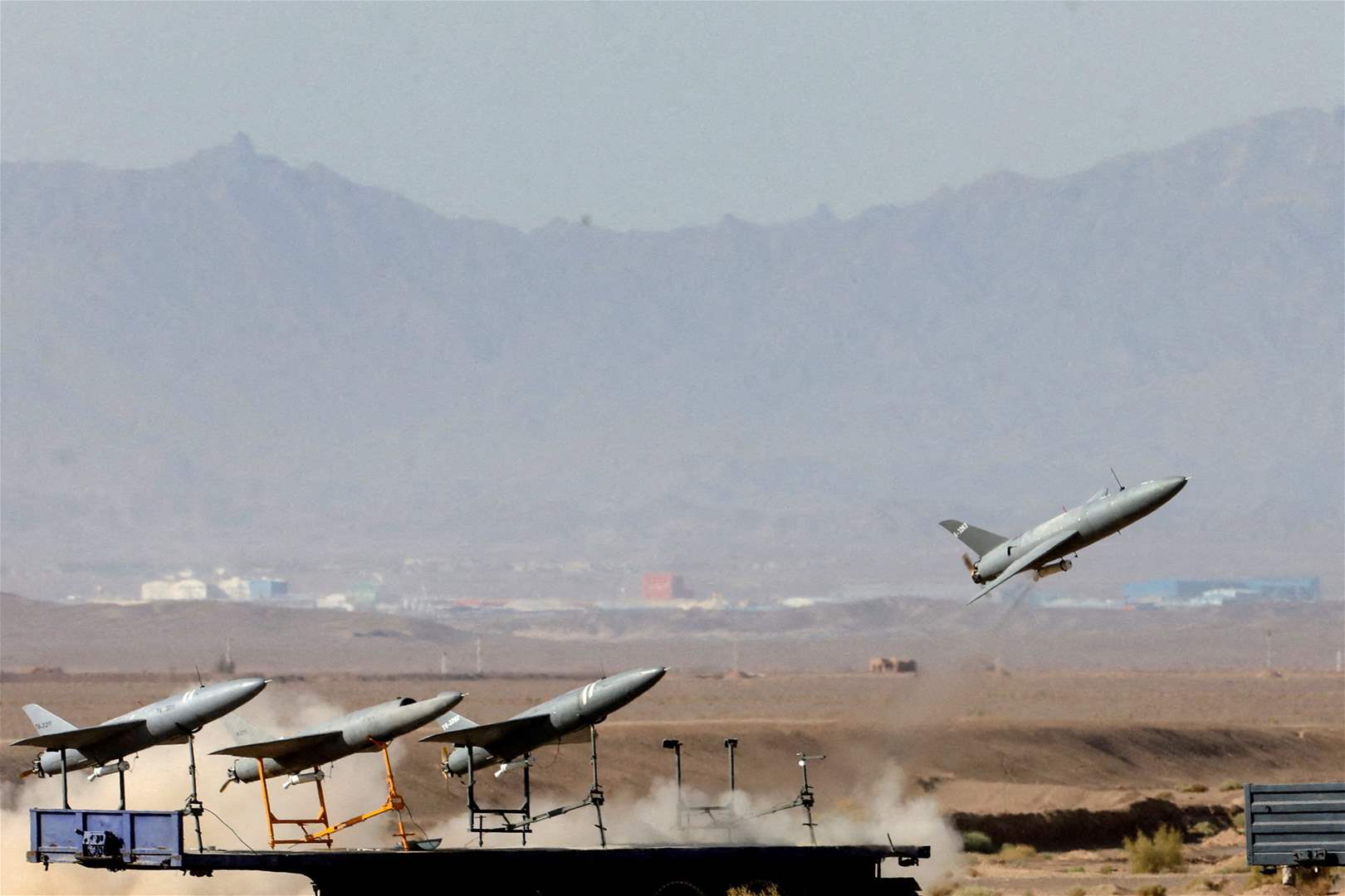الحوثيون : استهدفنا بدفعة من الطائرات المسيرة قواعد ومطارات في اسرائيل 