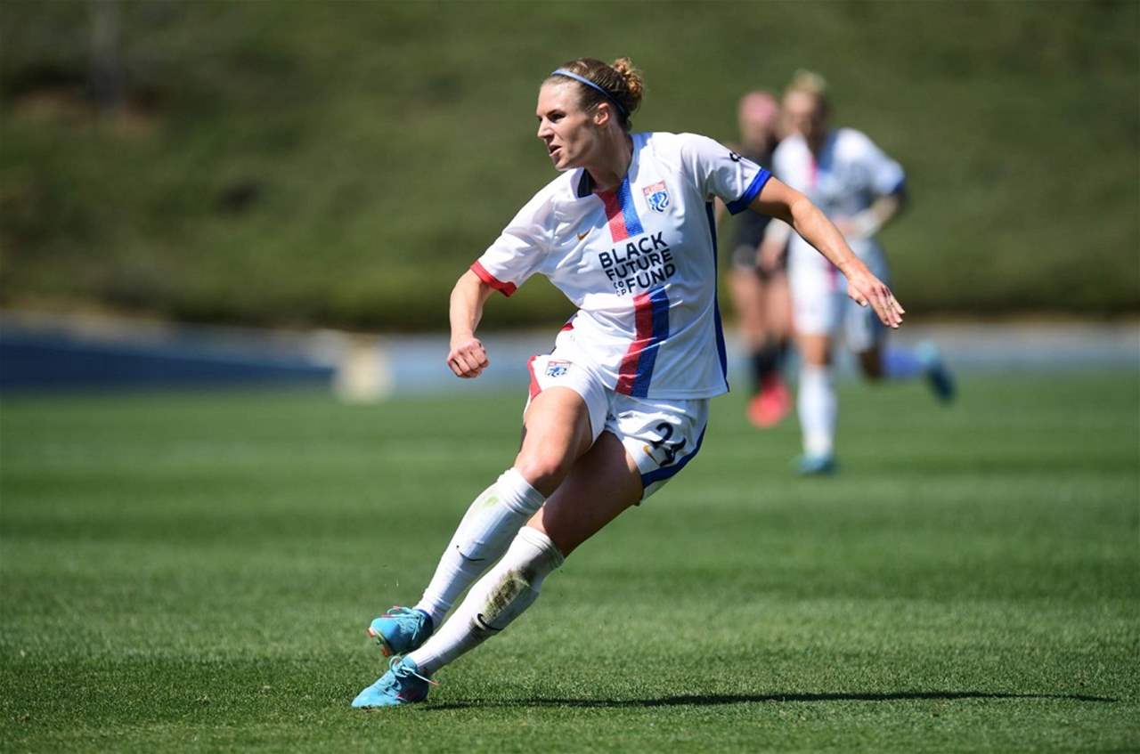 فيديو - مررّت كرة عرضية فأودعتها الشباك !!