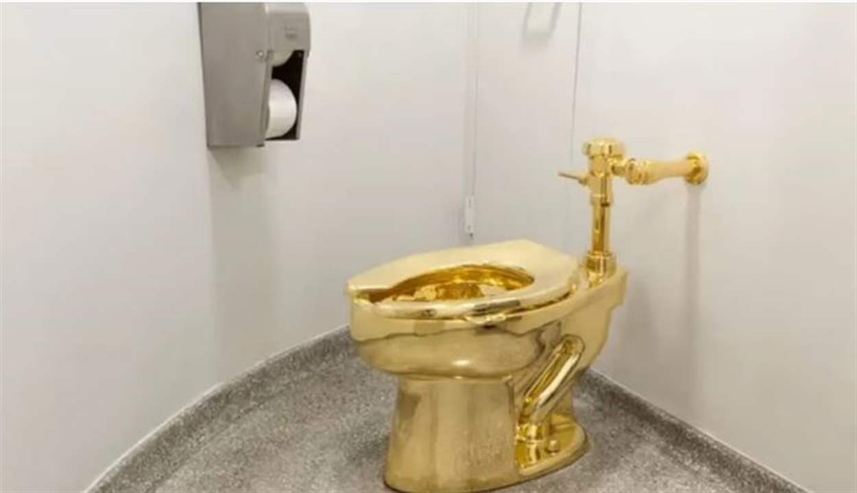 مرحاض من الذهب استخدمه تشرشل... هذا ما حل به 