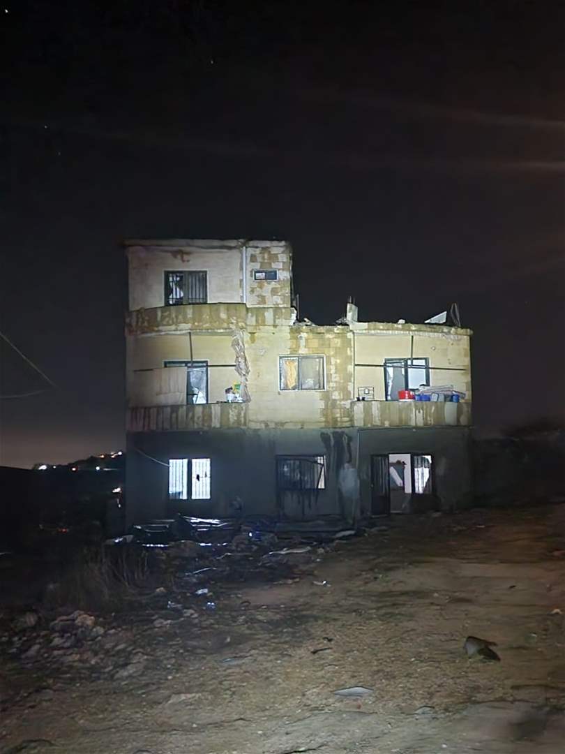 بالصورة - المبنى الذي استهدفه العدو الاسرائيلي منذ قليل في بلدة ياطر الجنوبية 