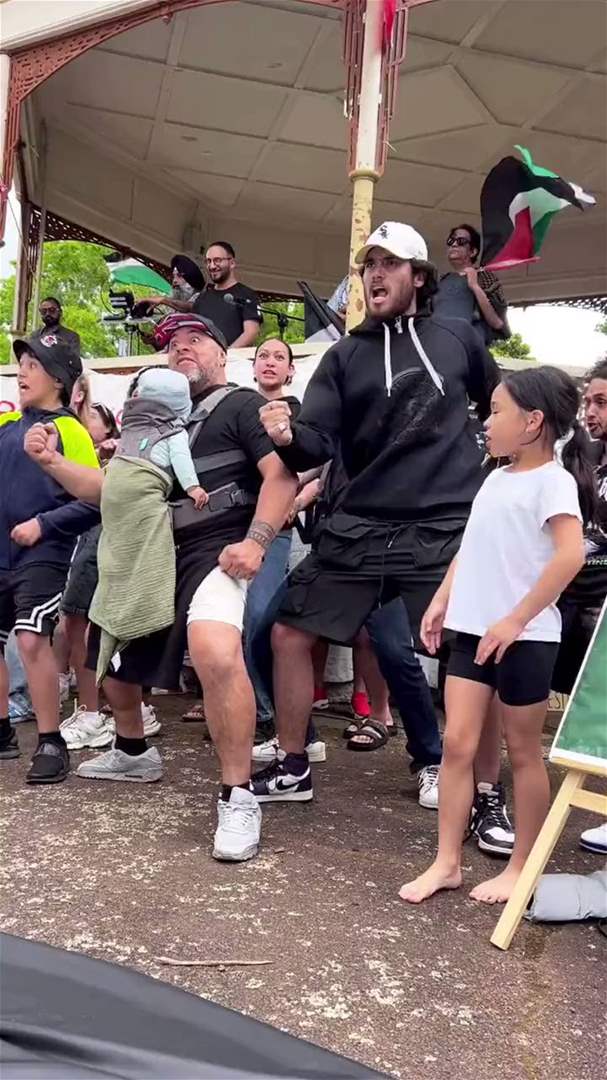 سكان نيوزيلندا الأصليون يرقصون الهاكا دعماً لفلسطين 