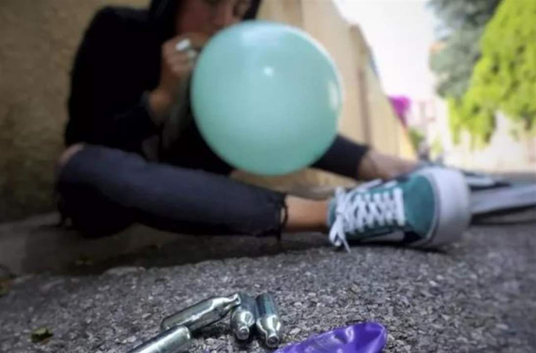 لهذا السبب... "غاز الضحك" ممنوع في بريطانيا! 