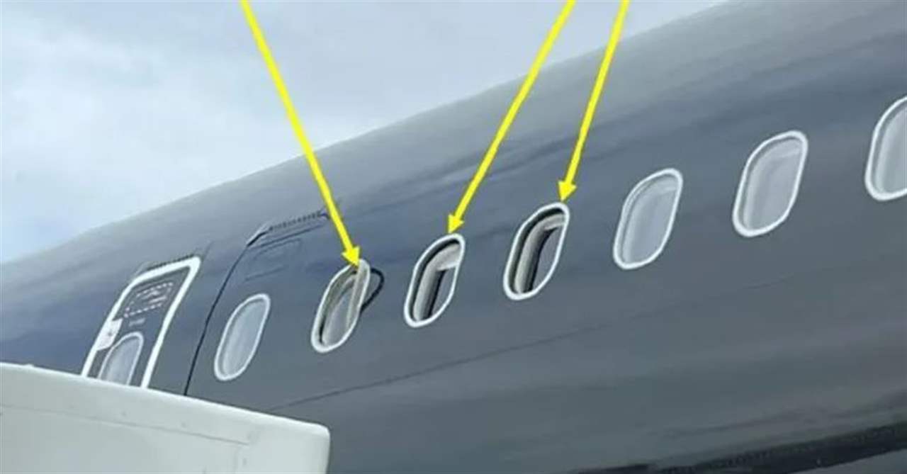 اكتشاف خطـ  ير في طائرة بعد إقلاعها.. 3 نوافذ "غير موجودة"