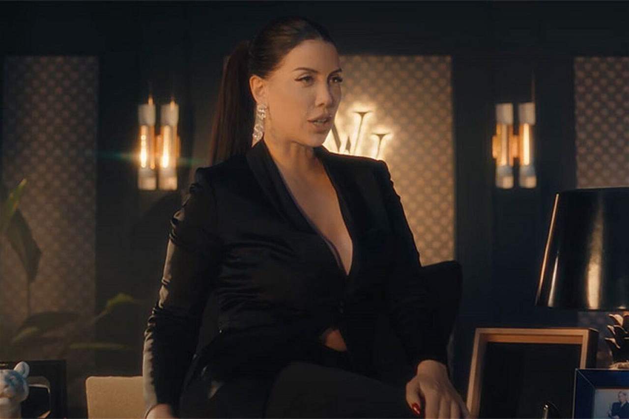 فيديو - واندا نارا .. من عرض الازياء الى التقديم الى الغناء الرومانسي