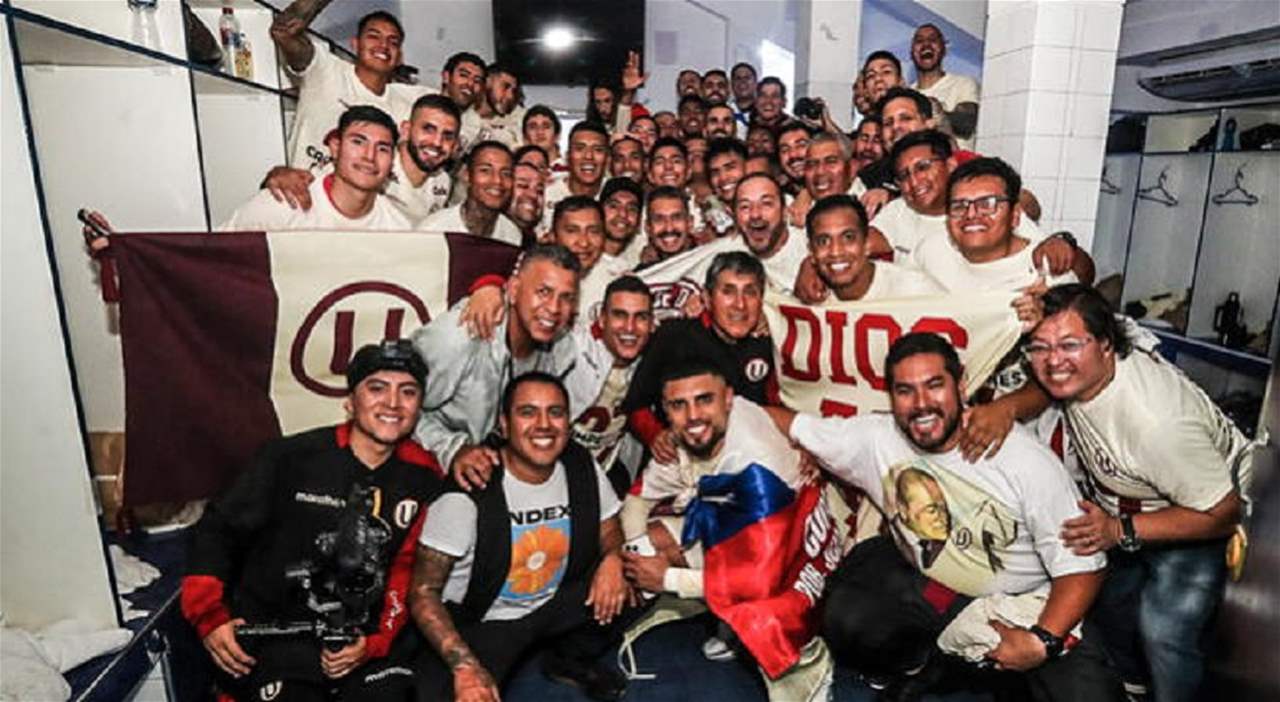 فيديو - شاهدوا جنون كرة القدم .. تجمّعوا على سفح الجبل لمشاهدة المباراة