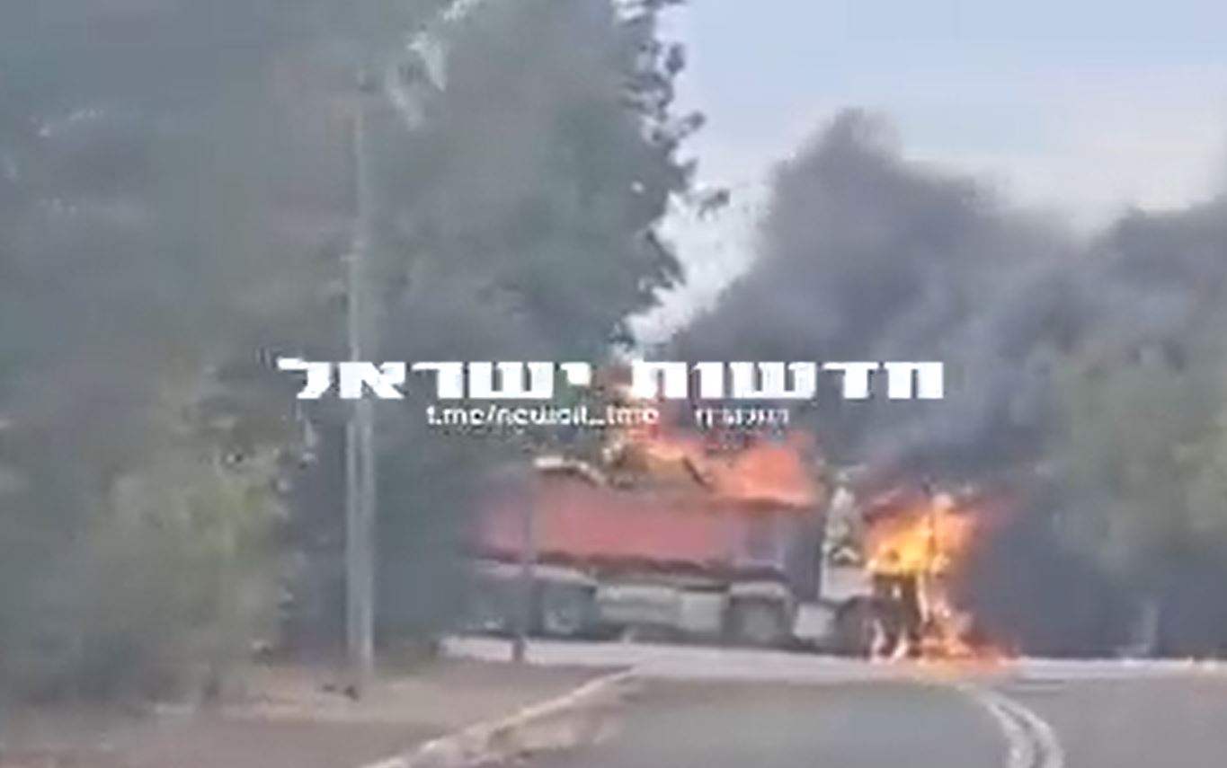 بالفيديو - اللحظات الأولى بعد إطلاق صواريخ موجهة على جرافة لجيش الإحتلال قرب ثكنة دوفيف 