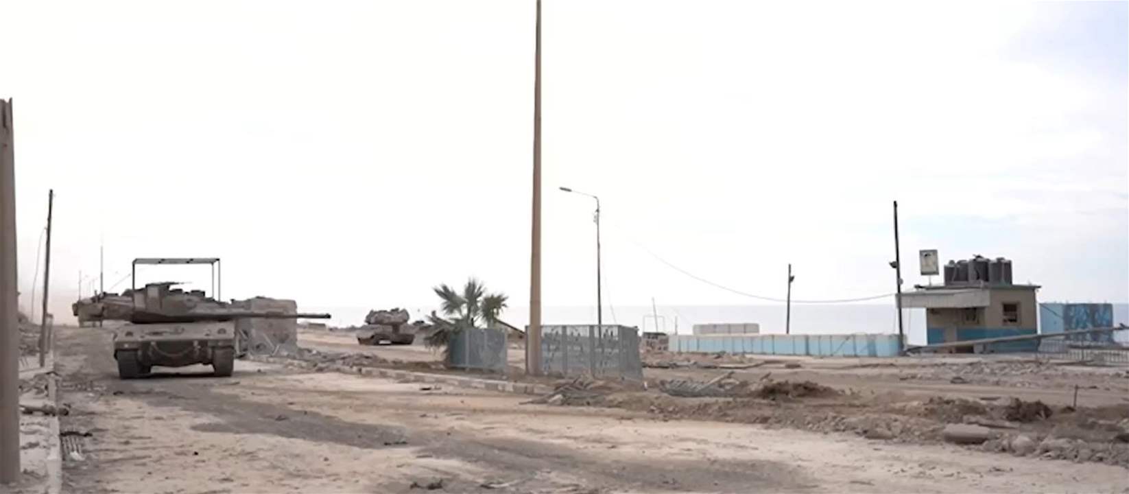 بالفيديو - جيش الإحتلال ينشر لقطات يزعم أنها تعود لعملياته البرية بالقرب من مخيم الشاطئ في قطاع غزة 