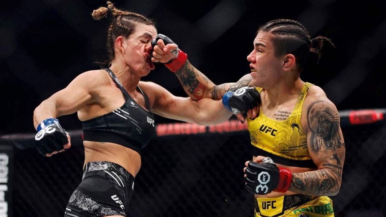 فيديو - نزال أنثوي برازيلي خالص ينتهي بضربة قاضية