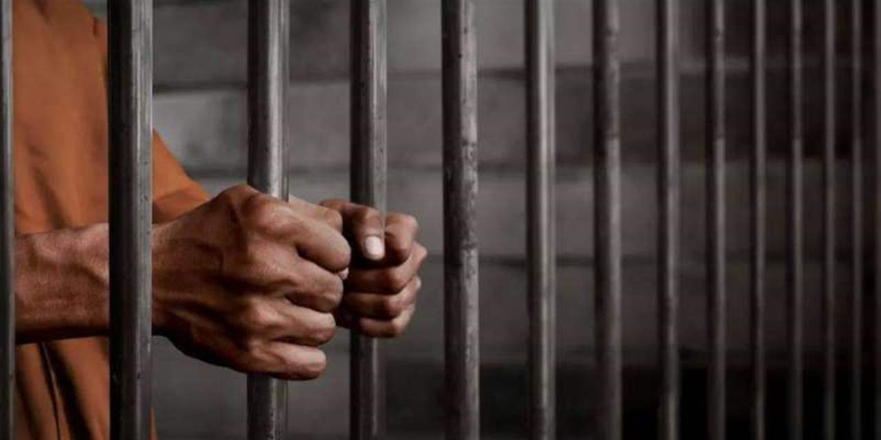 افرج عنه بعد سجنه  35 عاماً جراء ادانته خطأ ... وينتظر تعويضاً قدره 1.75 مليون دولار