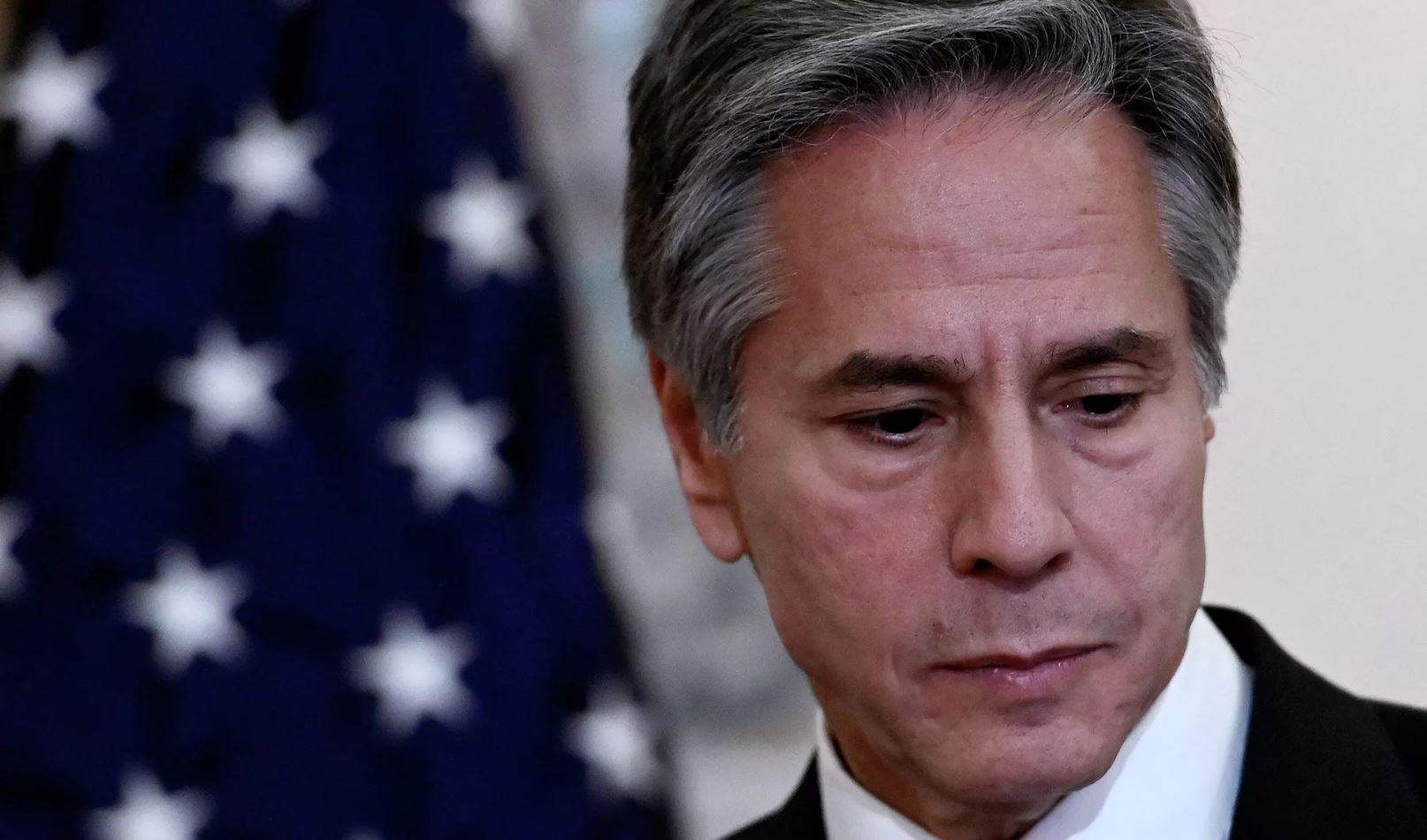  بالفيديو - وجه بلينكن "المُحرَج" يتصدر التريند العالمي