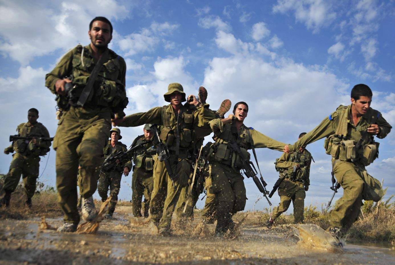  جيش الإحتلال يعلن مقتل قائد وحدة في لواء غولاني بغزة.. وإرتفاع الحصيلة الإجمالية إلى 71  